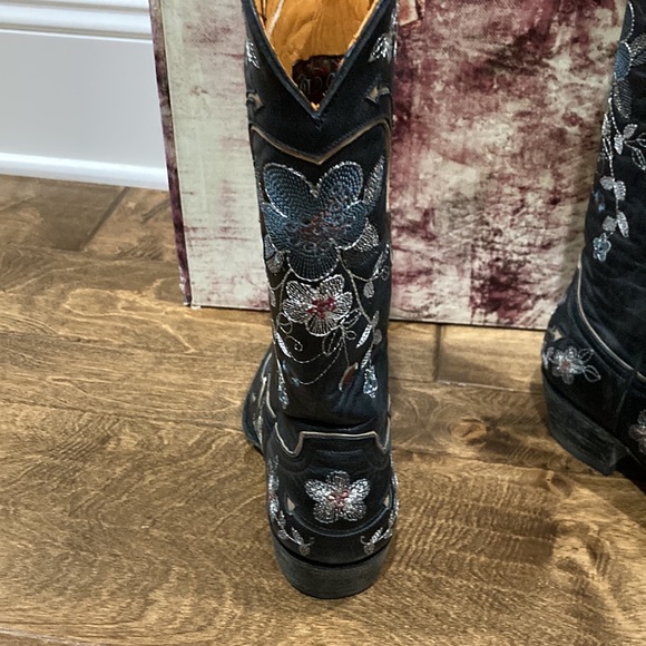 Old Gringo womens cowboy boot. New in box. - Picture 3 of 5